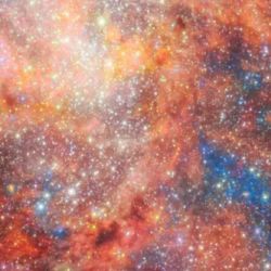 IRS 3 es una estrella anciana situada a escasos 0,55 años luz del agujero negro central nuestra galaxia