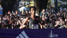 Yomif Kejelcha en la Media Maraton de Buenos Aires