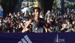 Yomif Kejelcha en la Media Maraton de Buenos Aires