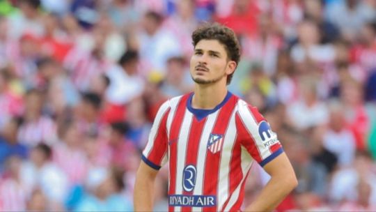 La encrucijada de Julián Álvarez en Atlético de Madrid: silbidos del público y el antecedente que siembra dudas