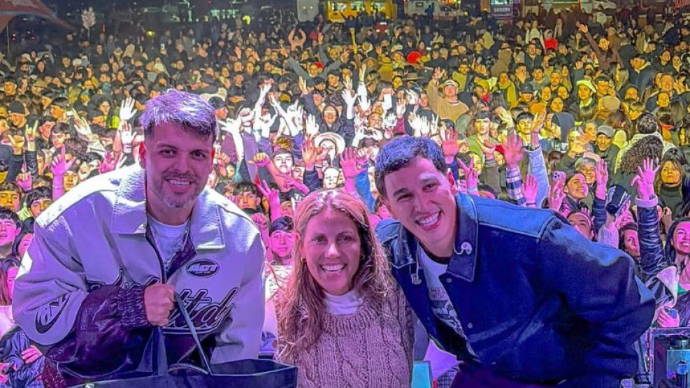 Q’Lokura y la intendenta Adela Arning.