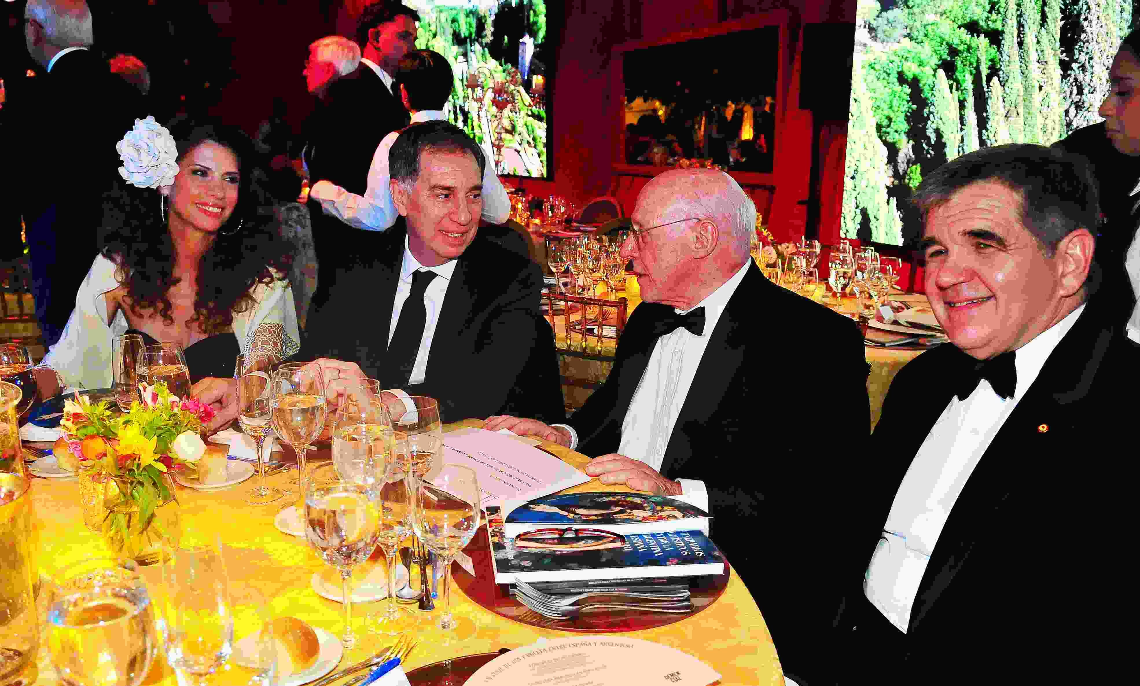 (De izq. a der.) Analía Maiorana, Diego Santilli, Julio Crivelli, y el embajador español Joaquín de Aristegui Laborde.