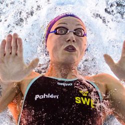 La nadadora sueca Sarah Sjostrom compite durante la semifinal de la prueba de 50 metros mariposa femenina en el Campeonato Europeo de Natación LEN, celebrado en el Centro Acuático Olímpico de Saint-Denis, en las afueras de París, Francia. | Foto:Sébastien Bozon / AFP