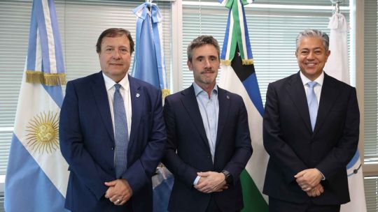 Conectividad en Vaca Muerta y Alto Valle: Río Negro y Neuquén sellan un acuerdo estratégico con el CFI