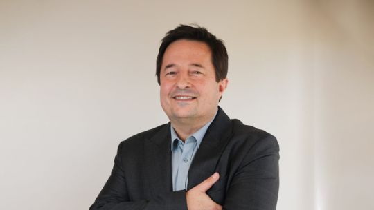 Nuevo presidente de la UIC: foto con Llaryora y apoyo explícito a Milei: "No es una crisis, sino un cambio profundo"