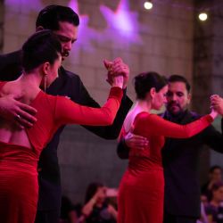 Imagen de bailarines del Laboratorio Coreográfico de Tango, realizando una presentación, en la ciudad de Buenos Aires, capital de Argentina. | Foto:Xinhua/Martín Zabala