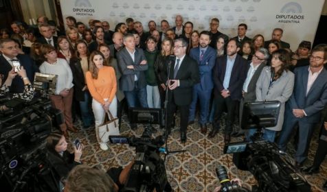Confrerencia de prensa congreso diputados opositores