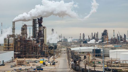 Trump Pressures Oil Companies To Invest In Venezuelan Infrastructure
