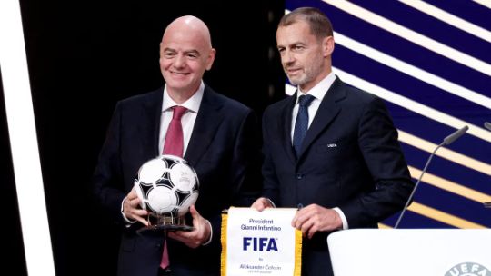 Fin del boicot en el fútbol europeo: la UEFA cede con los torneos pero va a fondo contra Gianni Infantino