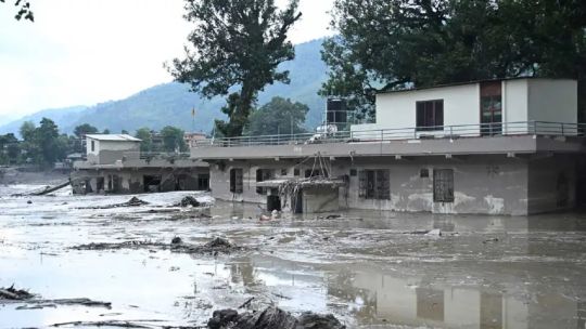 RDC: una inundación repentina dejó más de 100 muertos y cientos de desaparecidos en Nepal y China