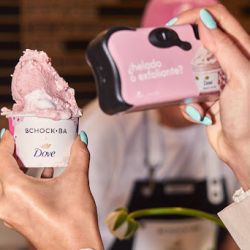 La belleza salió del baño para encontrarse con la indulgencia foodie. En el lanzamiento de Dove Beauty Scrub en Schock BA, cada fragancia inspiró un sabor de helado, creando una experiencia para todos los sentidos 
