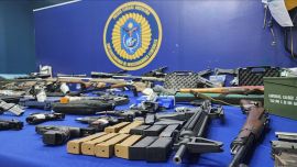 Piden que vaya a juicio la banda que desvió más de 740 armas a mercados ilegales: hay un policía implicado
