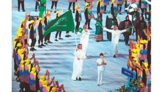 En Ronda de Corresponsales analizaron el polémico fichaje de la futbolista feminista Esther González a un club de Arabia Saudita