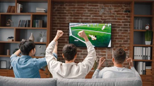 Fútbol, cine, novedades, noticias más todo el deporte y nuevas pantallas: cómo cambió la manera de vivir la TV