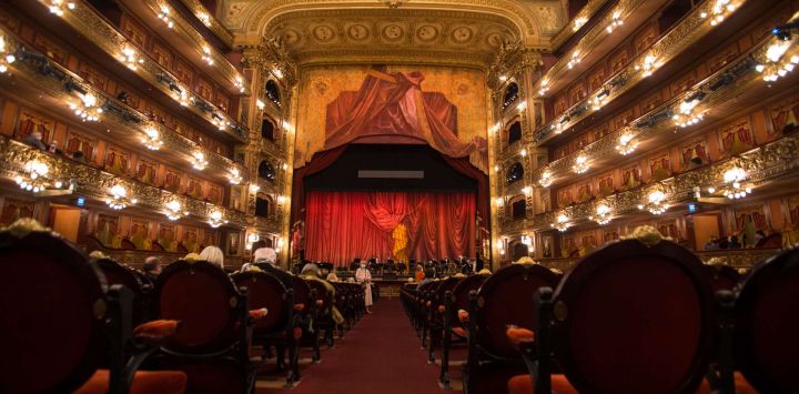 Imagen de una vista de la sala principal del Teatro Colón, en la ciudad de Buenos Aires, capital de Argentina.