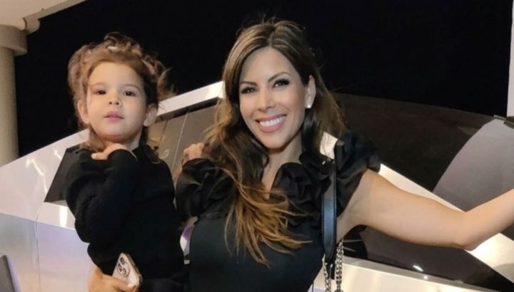 Barby Franco mostró el exclusivo rincón que creó para su hija Sarah en el living de su casa de Uruguay: alfombra, casa de muñecas y tocador