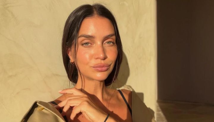 Entramos en el soñado vestidor de Zaira Nara: carteras de lujo, percheros abiertos y una decoración en tonos neutros