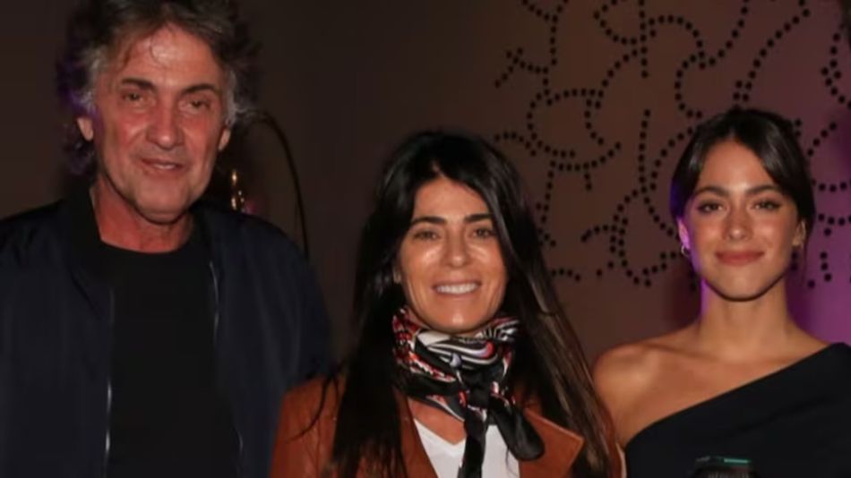 Tini Stoessel, Alejandro Stoessel y Mariana Muzlera