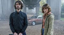 Ben Whishaw y Keira Knightley