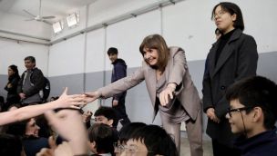 En su visita a un colegio, Patricia Bullrich propuso otorgar mayor "libertad" a los alumnos