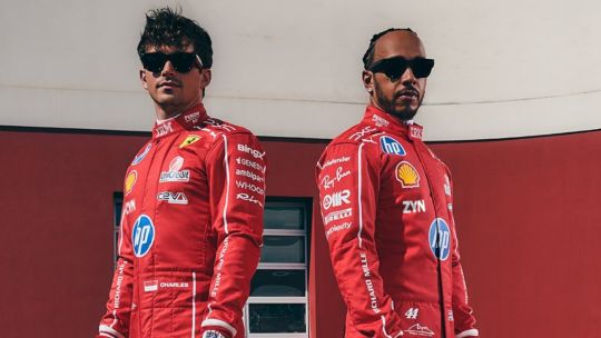 Emocionante homenaje de Ferrari: así serán los trajes de Hamilton y Leclerc para recordar a Michael Schumacher en Monza