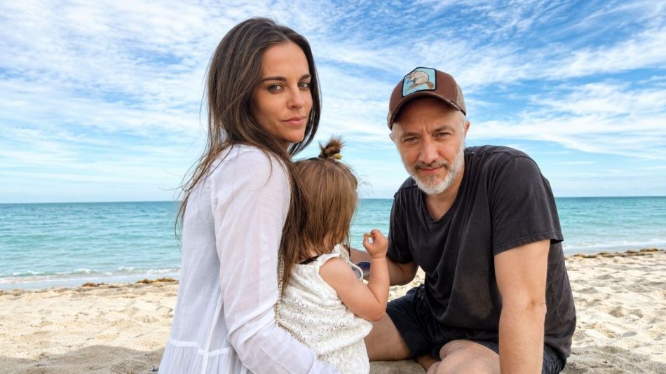 Andy Kusnetzoff y Florencia Suárez junto a su hija Helena