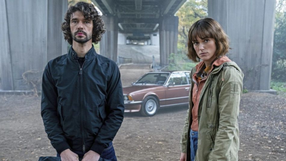 Ben Whishaw y Keira Knightley
