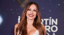 Una por una, todas las tendencias que Pampita anticipó desde Saint Tropez: estampado majolico, vestido irregular y basket bag