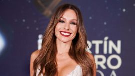 Una por una, todas las tendencias que Pampita anticipó desde Saint Tropez: estampado majolico, vestido irregular y basket bag