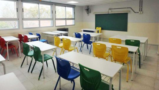 Nuevo protocolo escolar: docentes y alumnos deberán ordenar las aulas