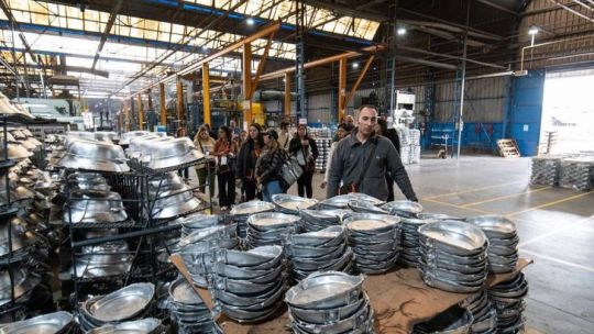 Cambio estructural con final abierto: el IERAL diagnosticó a la economía de Milei entre las oportunidades y el "pánico" del mercado