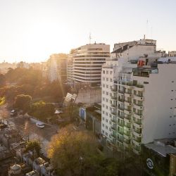 Urban Suites Recoelta, frente al Cementerio y con unas vistas espectaculares de la ciudad.