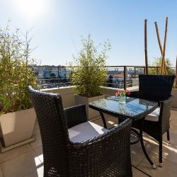 Urban Suites Recoelta, frente al Cementerio y con unas vistas espectaculares de la ciudad.