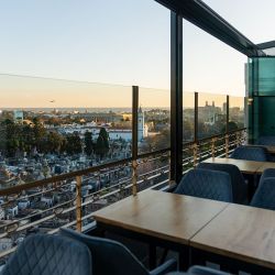 Urban Suites Recoelta, frente al Cementerio y con unas vistas espectaculares de la ciudad.