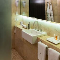 Urban Suites Recoelta, frente al Cementerio y con unas vistas espectaculares de la ciudad.
