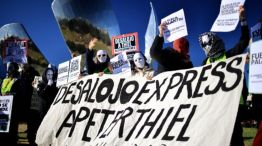 Cientos de personas protestaron frente a la casa de Peter Thiel en Buenos Aires