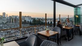 Urban Suites Recoelta, frente al Cementerio y con unas vistas espectaculares de la ciudad.