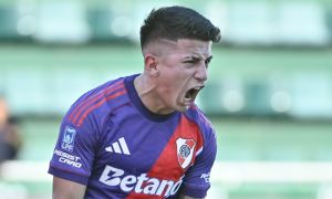 Almada, festejando ante Banfield su primer gol en River.