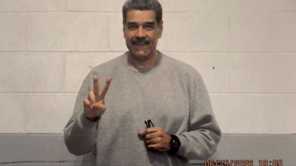 Difunden las primeras fotografías de Nicolás Maduro desde su prisión