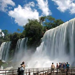 Las imponentes Cataratas del Iguazú.