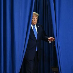 El presidente de Estados Unidos, Donald Trump, llega para pronunciar un discurso en el Centro de Entrenamiento e Inteligencia de la Academia de Policía del Condado de Nassau en Garden City, Nueva York. | Foto:Kent Nishimura / AFP