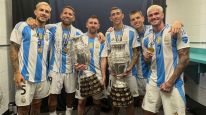 Lionel Messi con sus compañeros de la selección argentina