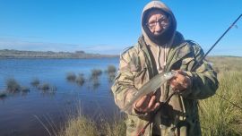 No es una pesca para impacientes porque el comportamiento del pejerrey en Las Gallinas también tiene sus particularidades. Tampoco se trata de pique constante. El pez hace sus pasadas y hay que saber esperarlo.