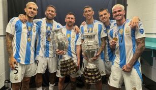 Lionel Messi con sus compañeros de la selección argentina