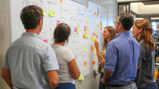 AtherAI Studio: cuando el mercado se achica, la inteligencia artificial deja de ser una herramienta y pasa a ser un criterio