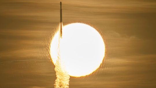 Cómo es el potente cohete Falcon Heavy con el que la NASA lanzó el telescopio Roman