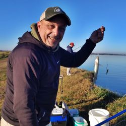 Después de una previa que había mostrado excelentes rendimientos, la laguna cambió considerablemente y obligó a los participantes a extremar recursos para encontrar los pejerreyes que alcanzaran la medida reglamentaria.