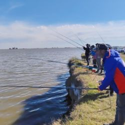 Después de una previa que había mostrado excelentes rendimientos, la laguna cambió considerablemente y obligó a los participantes a extremar recursos para encontrar los pejerreyes que alcanzaran la medida reglamentaria.