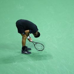El serbio Novak Djokovic reacciona durante un partido contra el argentino Mariano Navone en la primera ronda del torneo individual masculino de tenis del US Open, en el Centro Nacional de Tenis USTA Billie Jean King de Nueva York. | Foto:CHARLY TRIBALLEAU / AFP