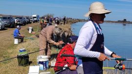 Después de una previa que había mostrado excelentes rendimientos, la laguna cambió considerablemente y obligó a los participantes a extremar recursos para encontrar los pejerreyes que alcanzaran la medida reglamentaria.